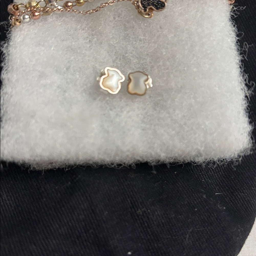 Tous 6mm Silver and Mother of Pearl Bear Stud Earrings - Picture 4 of 7